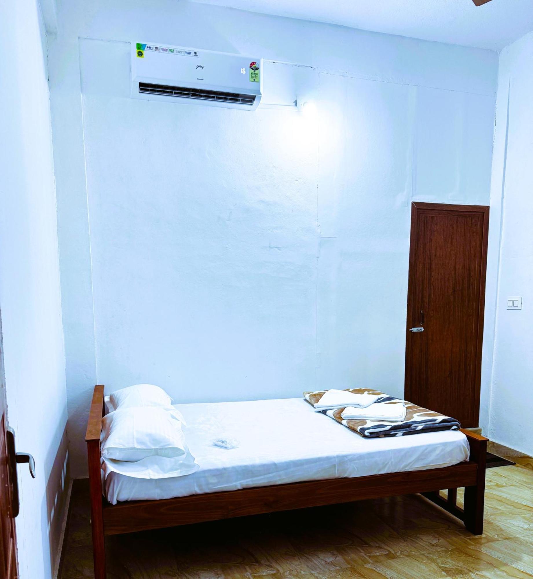 Vcs Apartments Parassinikadavu Parassinikkadavu Exterior photo